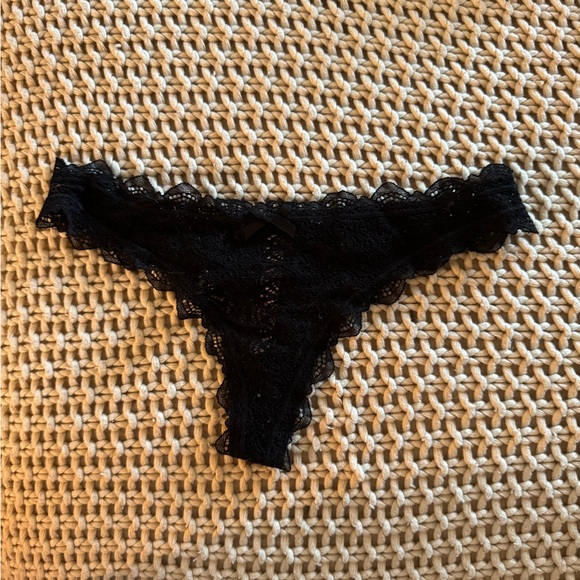 Black Lace Victorias Secret Thong - Picture 1 of 5